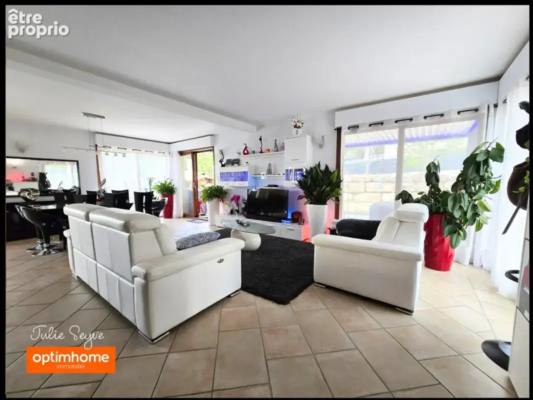Maison familiale avec studio indépendant, terrasse exceptionnelle, garage, carport et vue dégagée – Chevrier - photo 7