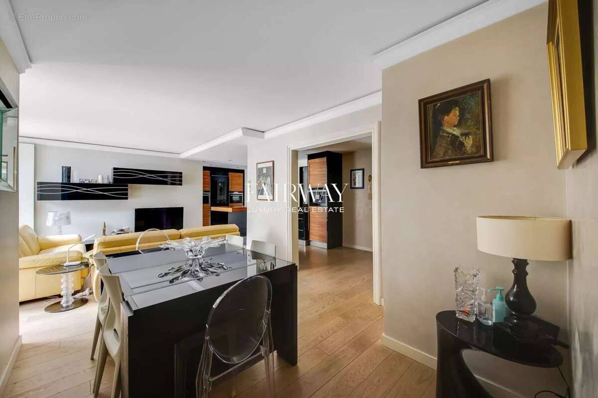 Appartement à PARIS-16E