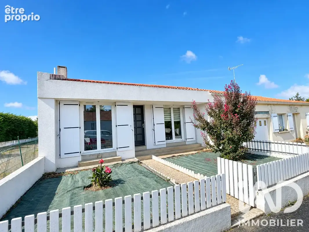 Photo 1 - Maison à LANDEVIEILLE
