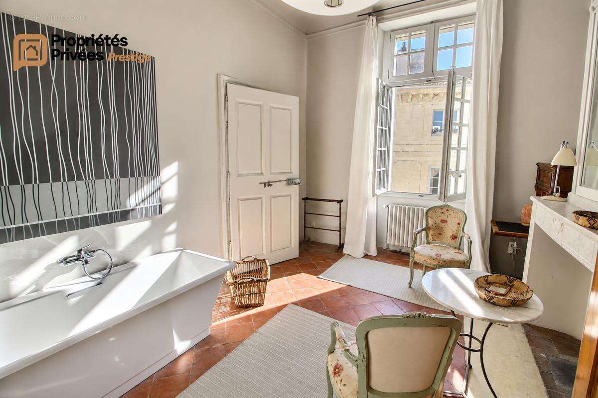 UZÈS : Une adresse d'exception Hôtel particulier de 316 m², vendu dans son intégralité, sur la prestigieuse Place Dampmartin - photo 8