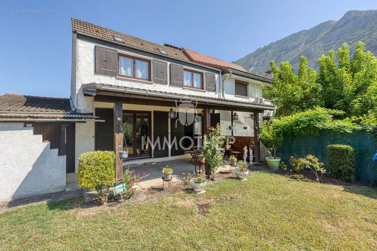 Maison 108 m² à Saint-Egreve  - photo 2