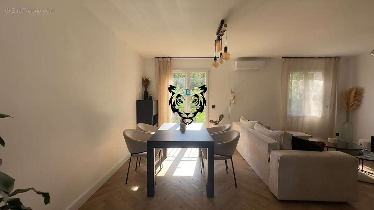 Maison à ROQUEBRUNE-SUR-ARGENS