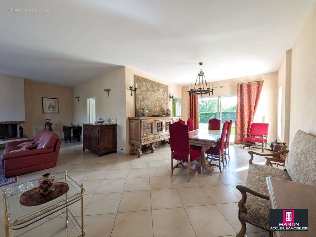 Maison à SAINTE-FOY-DE-PEYROLIERES
