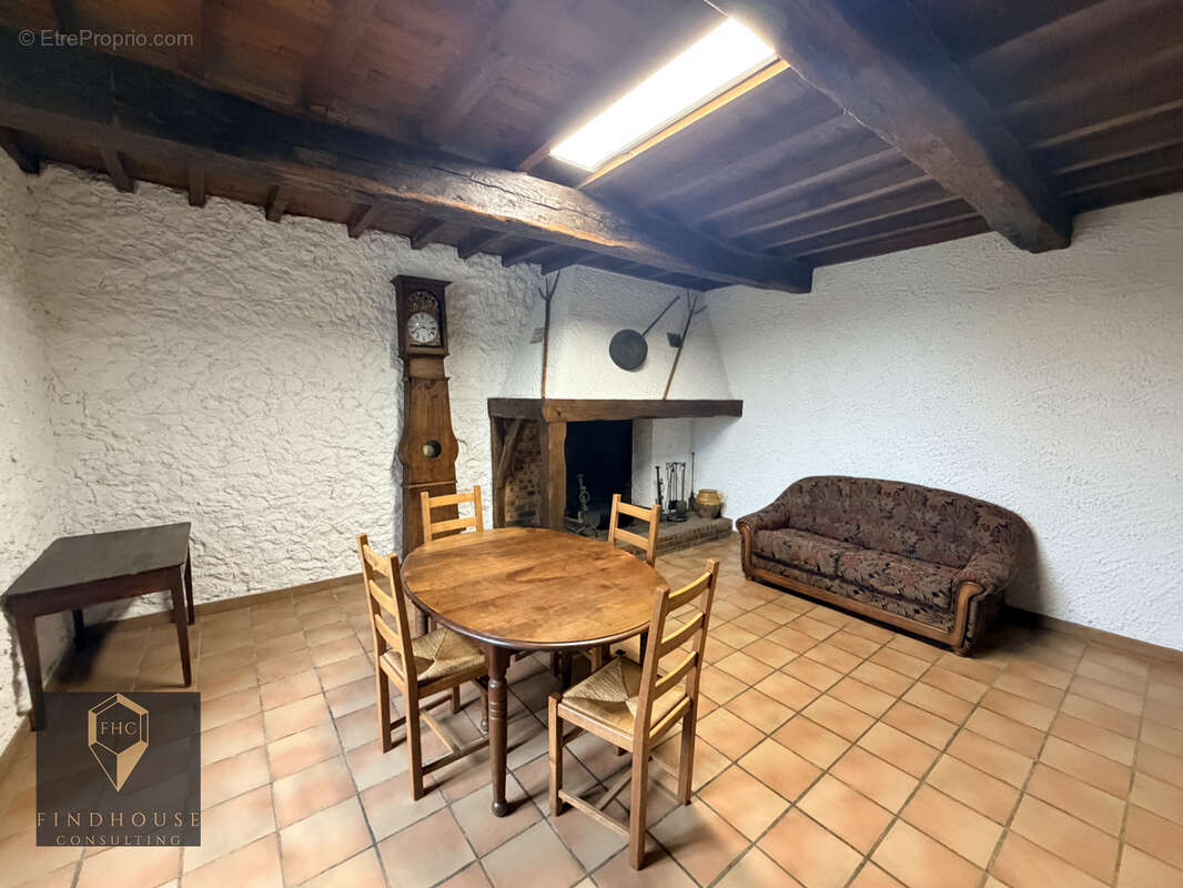Maison à AURIGNAC