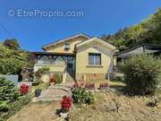 Maison à BEYNAC-ET-CAZENAC