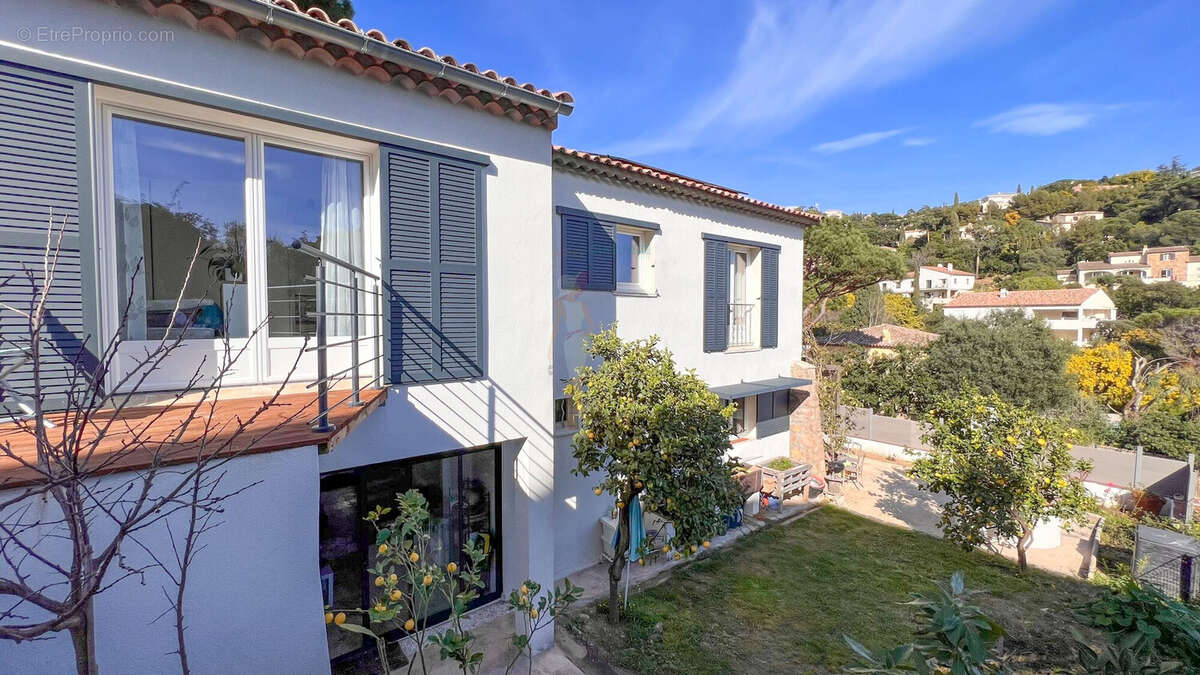 Maison à LES ISSAMBRES