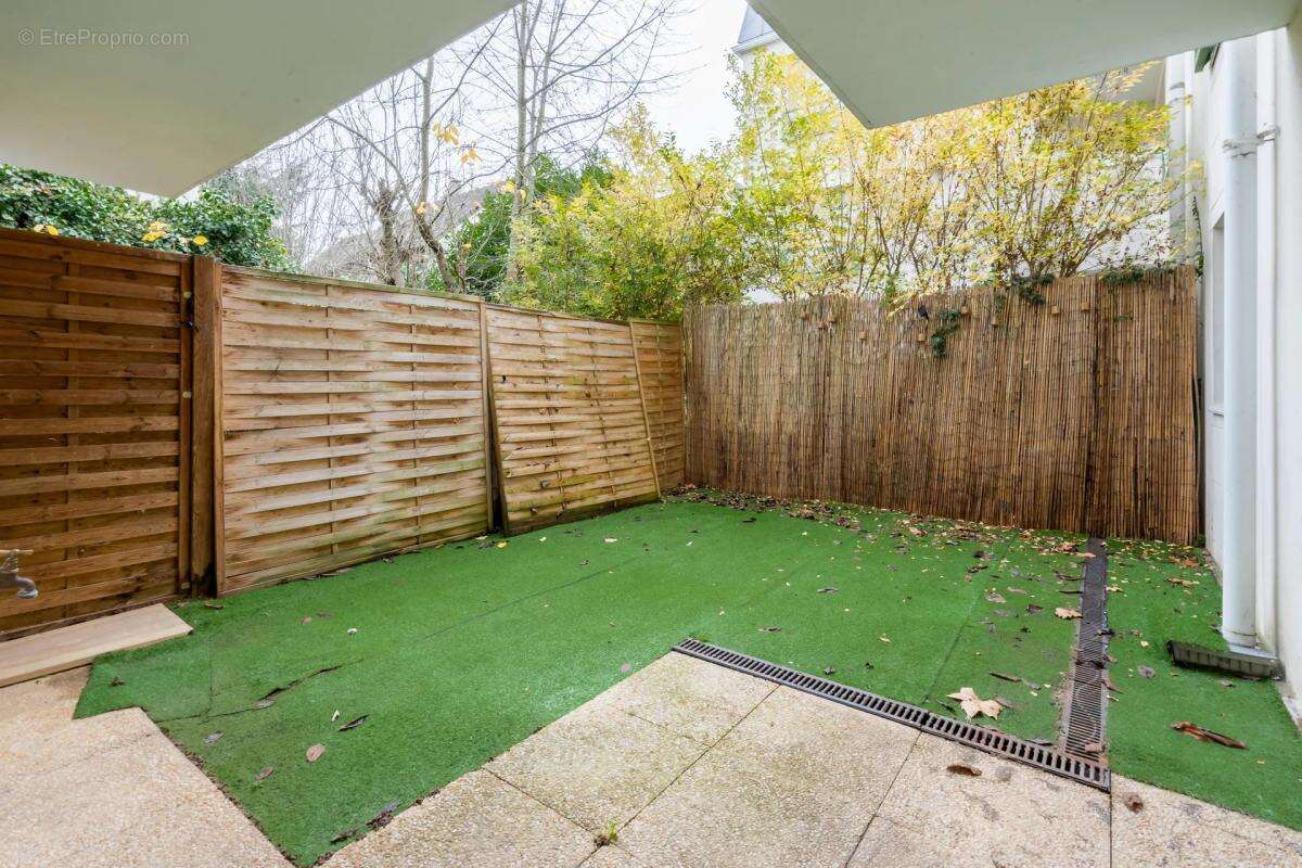 Appartement à LES PAVILLONS-SOUS-BOIS