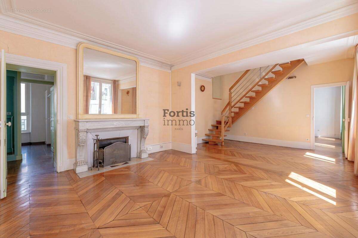 Appartement à PARIS-14E