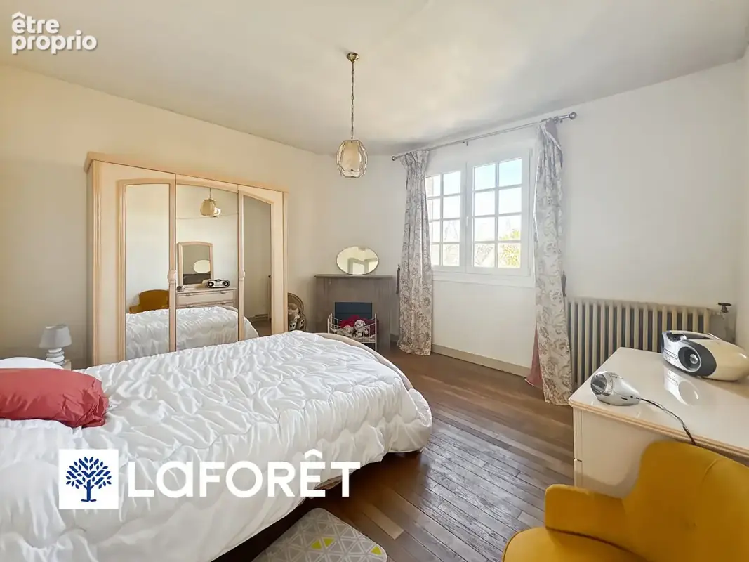 Maison 6 pièces à vendre à Sainte Geneviève des Bois Proximité gare commerces - Réf 11032 - photo 7