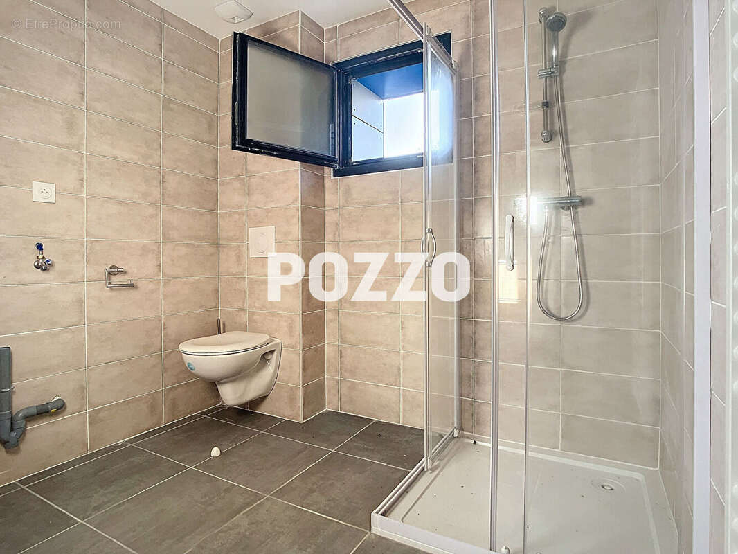 Appartement à DONVILLE-LES-BAINS