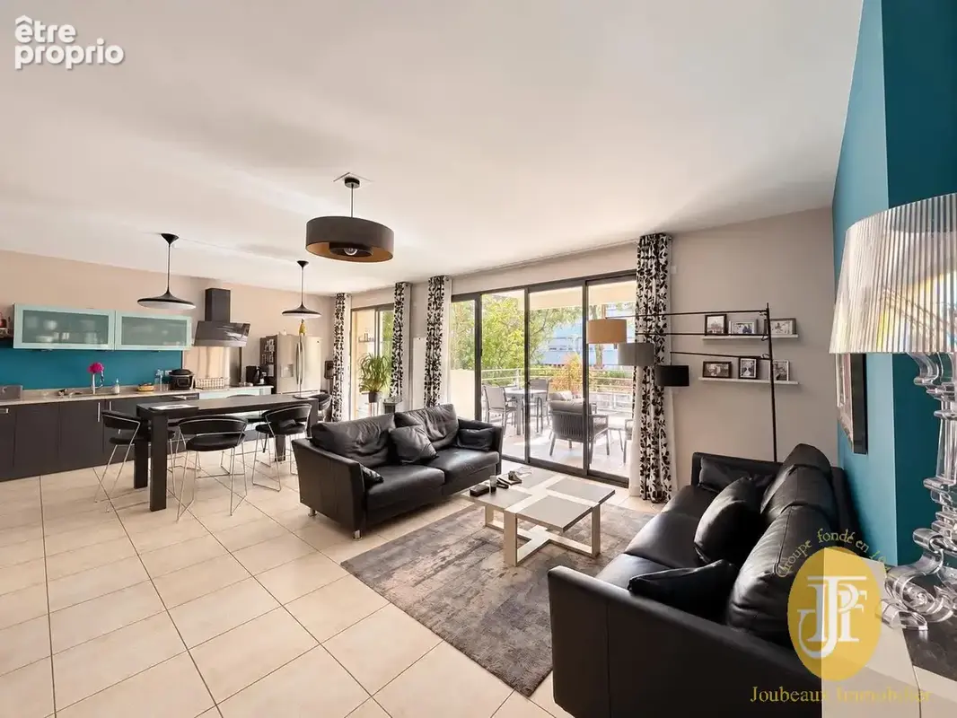Rare Appartement - 110.82 m2- 4 pièces Centre ville - photo 2