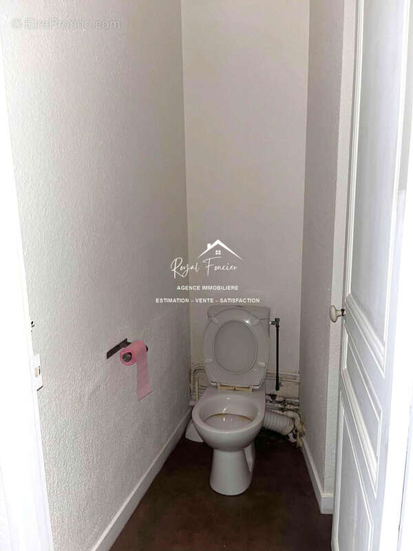 WC - Appartement à CHATELLERAULT