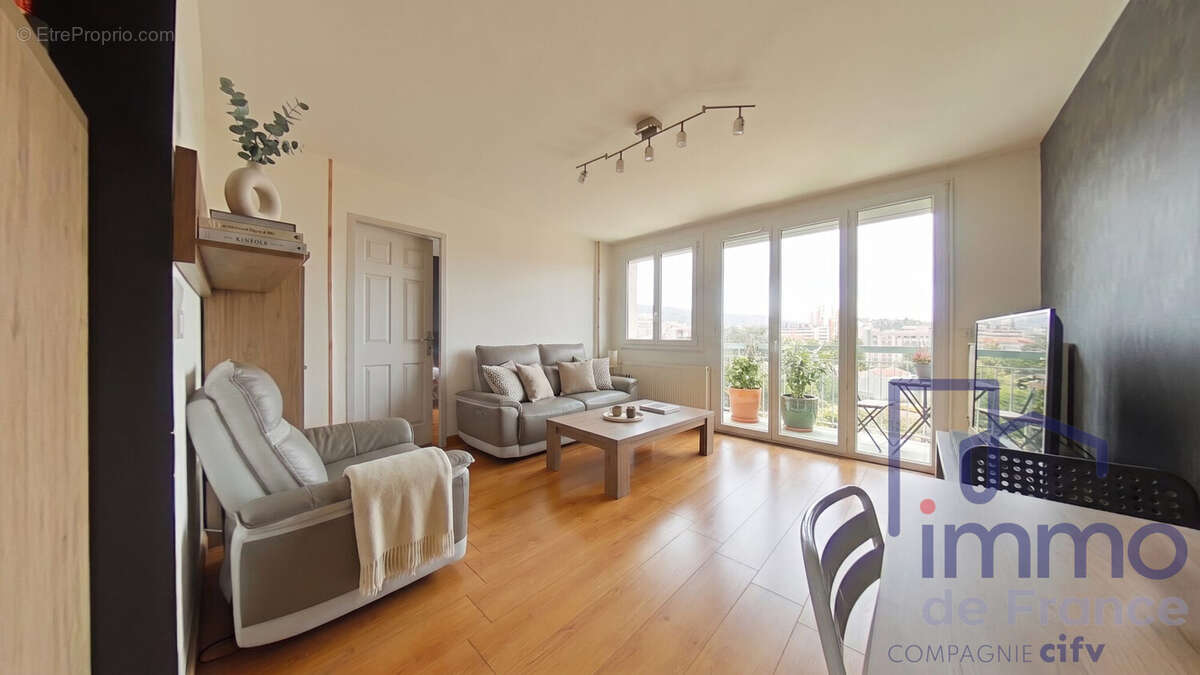 Appartement 69 m² à Saint-Etienne  - photo 2