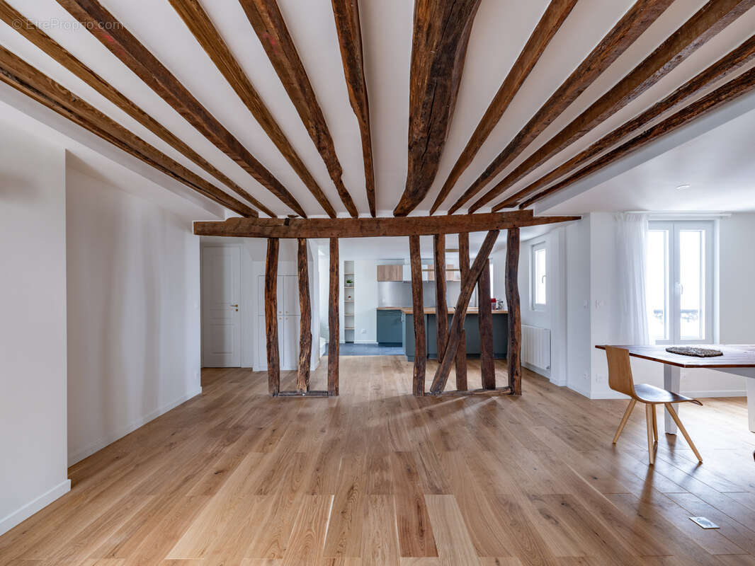 Appartement à PARIS-3E