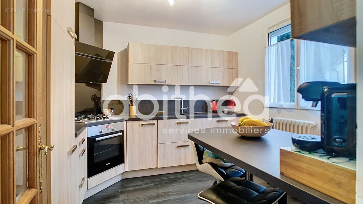 Maison à SAINT-PARRES-AUX-TERTRES