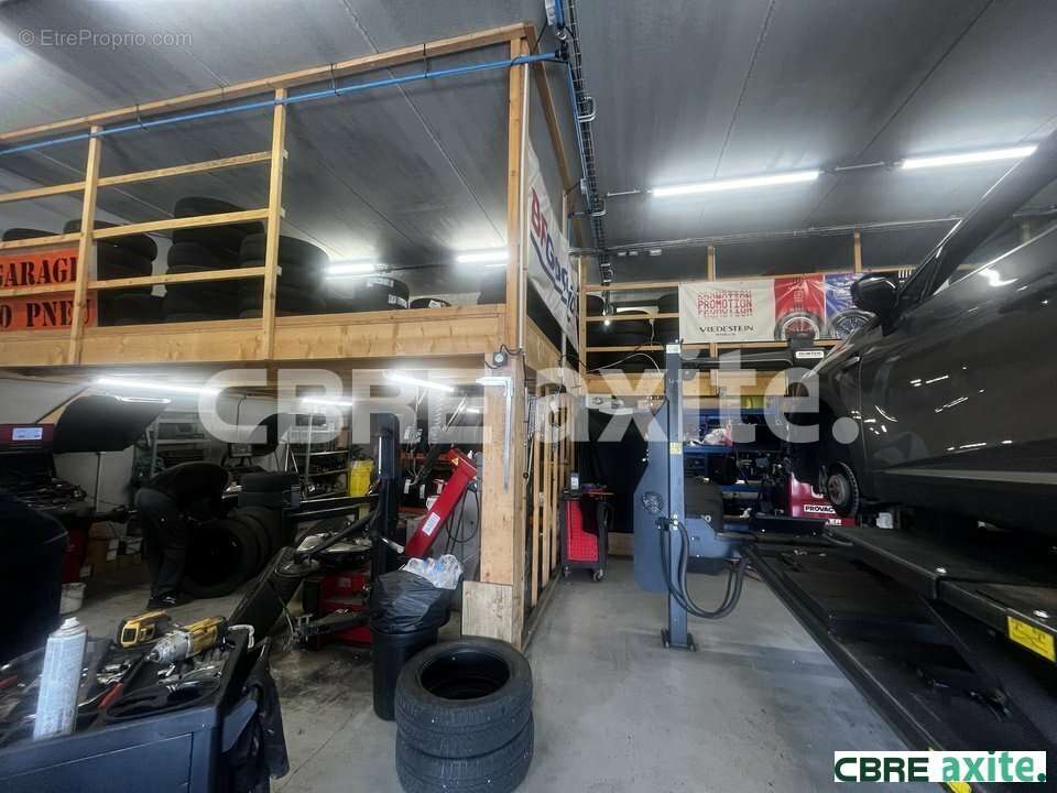450 m² à Vaulx-Milieu  - photo 4