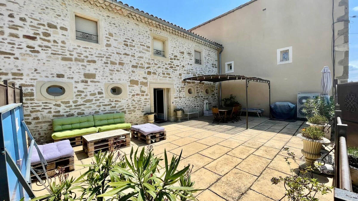 Maison à VALREAS