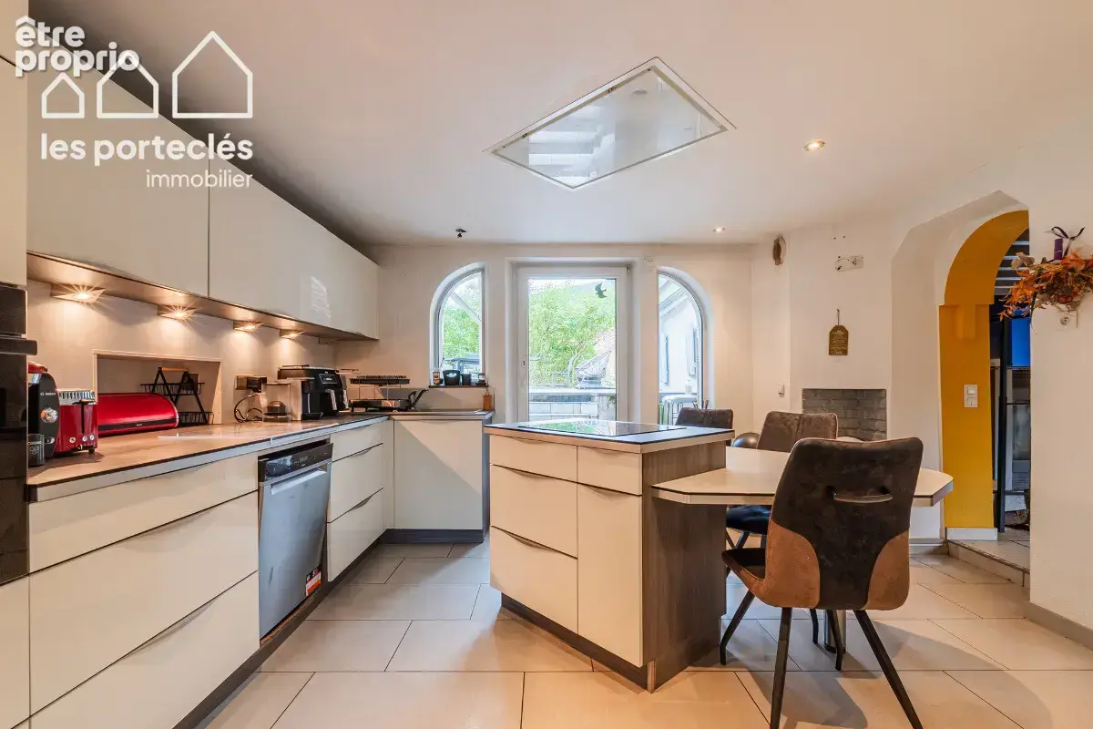 Maison rénovée au coeur de 2,6 hectares de forêt - photo 2