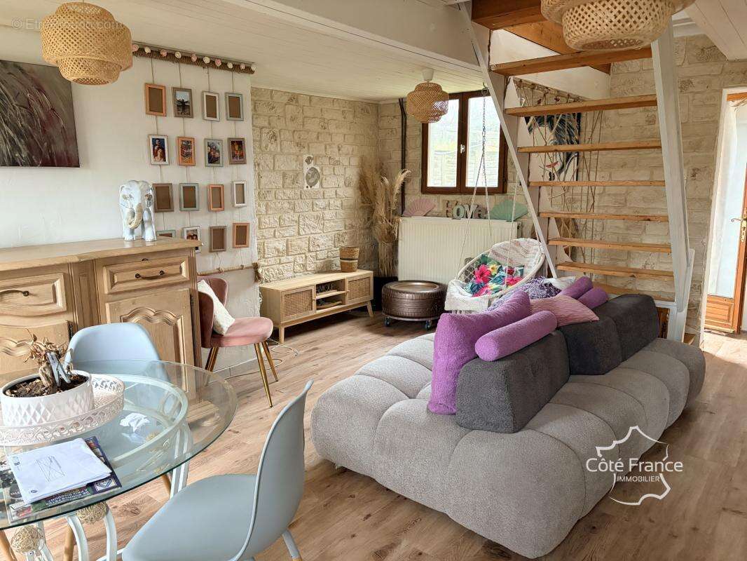 Maison à SAINS-RICHAUMONT