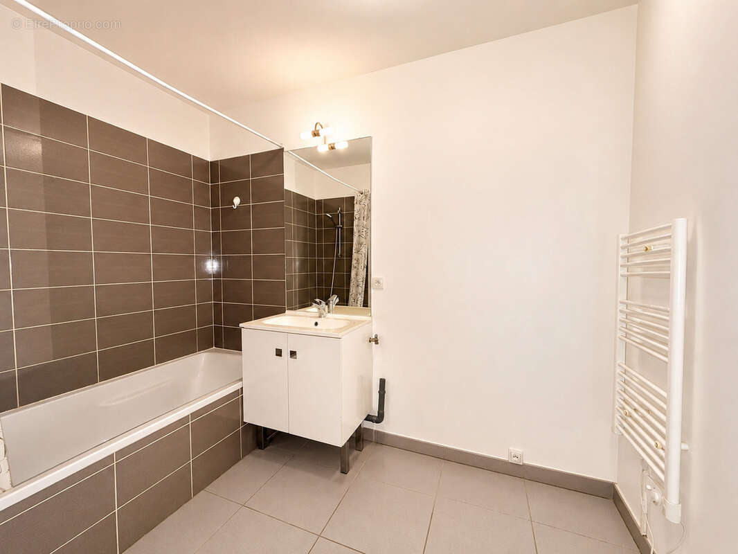 À VENDRE - T3 avec jardin 80 m2 et parking - photo 12