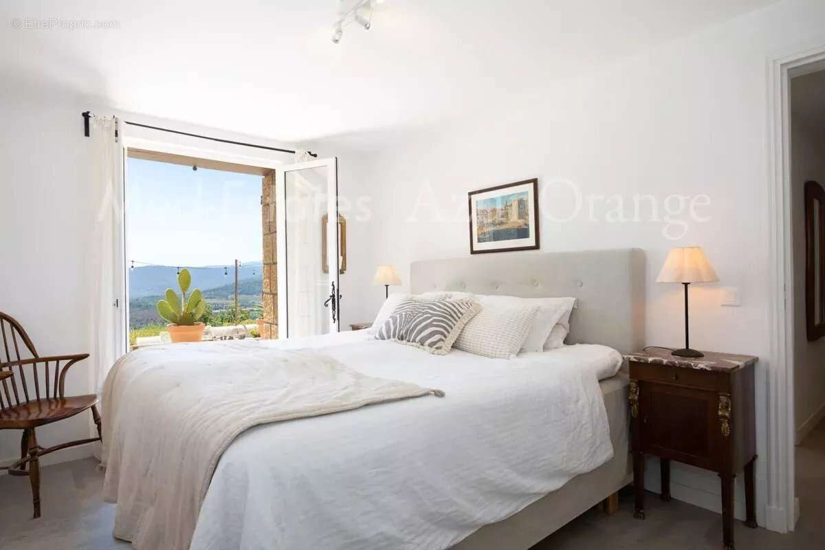 Villa d'exception avec vue panoramique à Grimaud. - photo 16