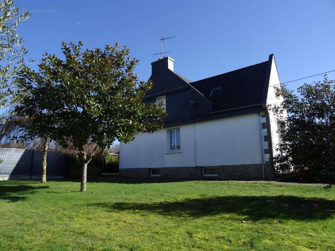 Maison à PLOUBEZRE