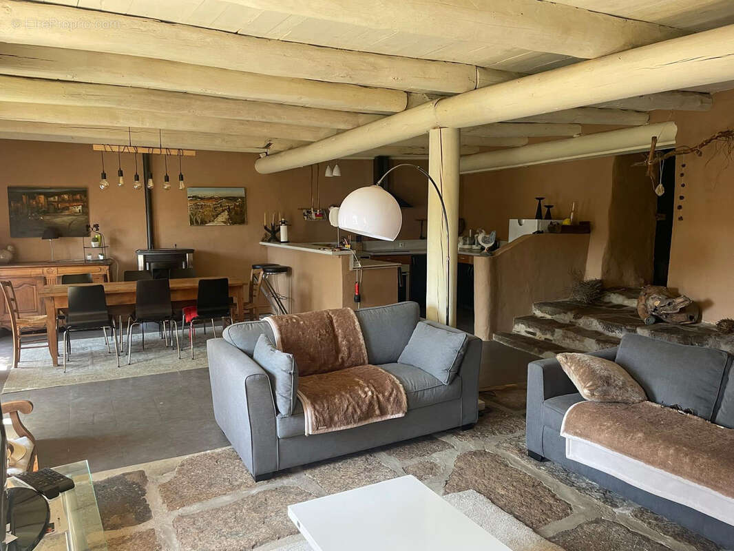 Ancienne ferme joliment restaurée avec 1000 m2 de terrain - photo 2