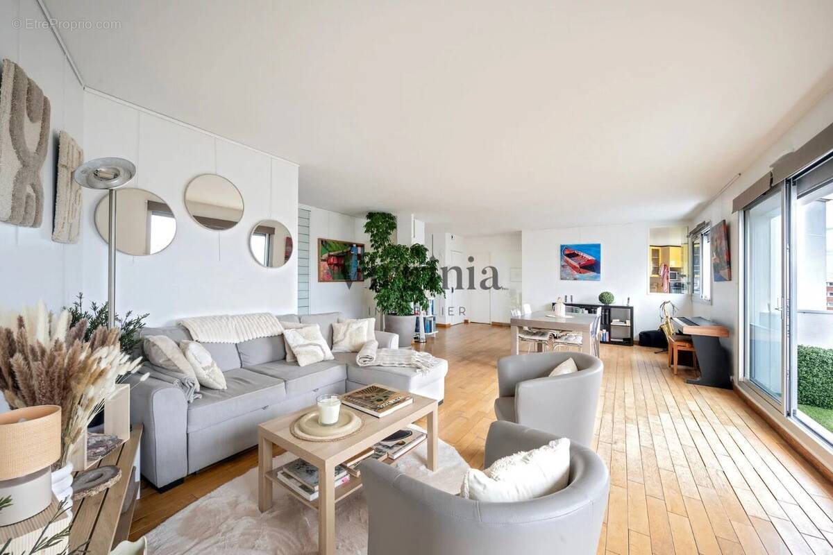 Appartement à CHARENTON-LE-PONT