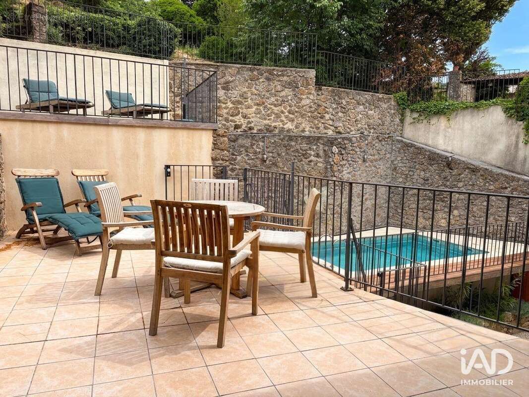 Maison 200 m² à Notre-Dame-De-La-Rouviere  - photo 4