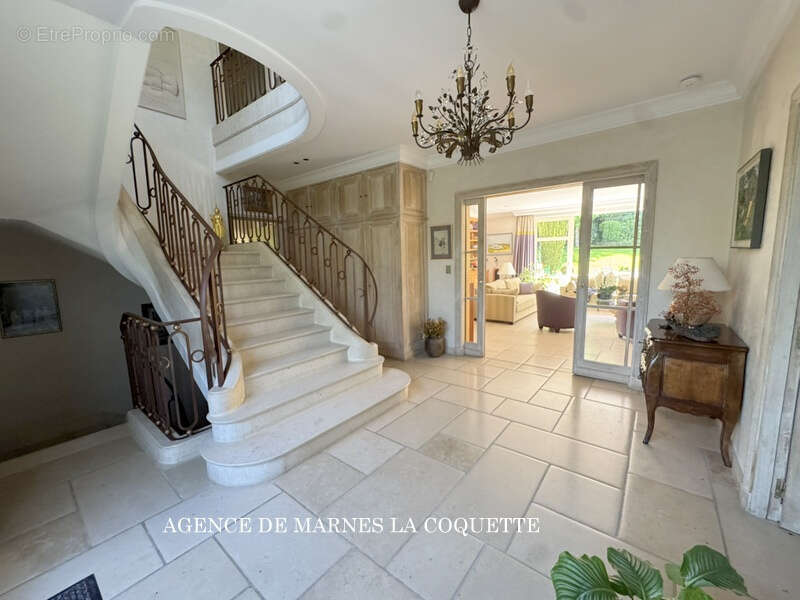 Maison à VILLE-D'AVRAY
