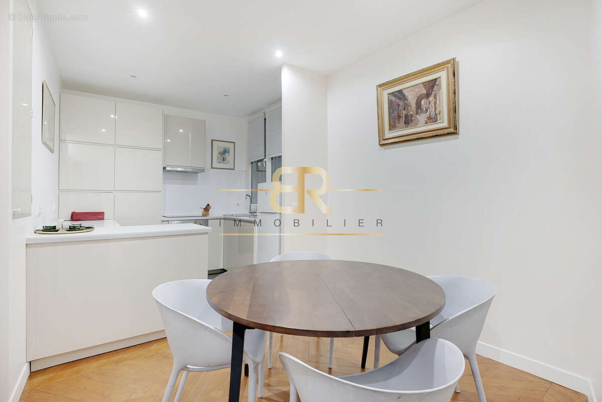 Appartement à PARIS-3E