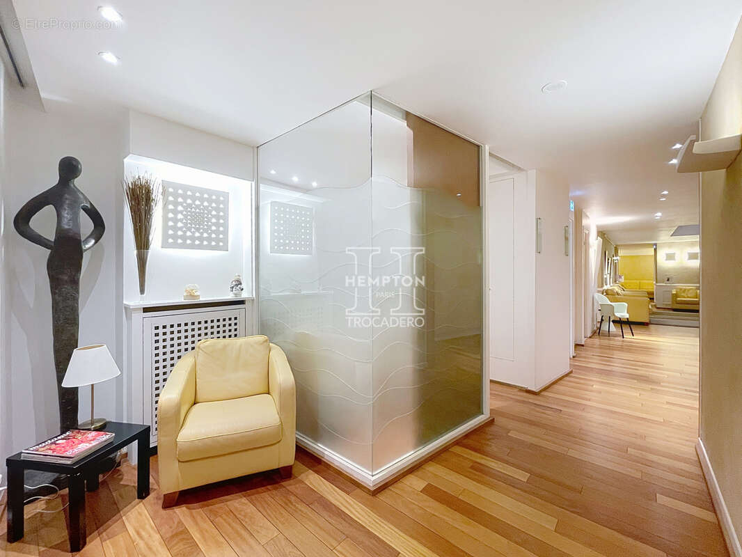 Commerce à PARIS-16E