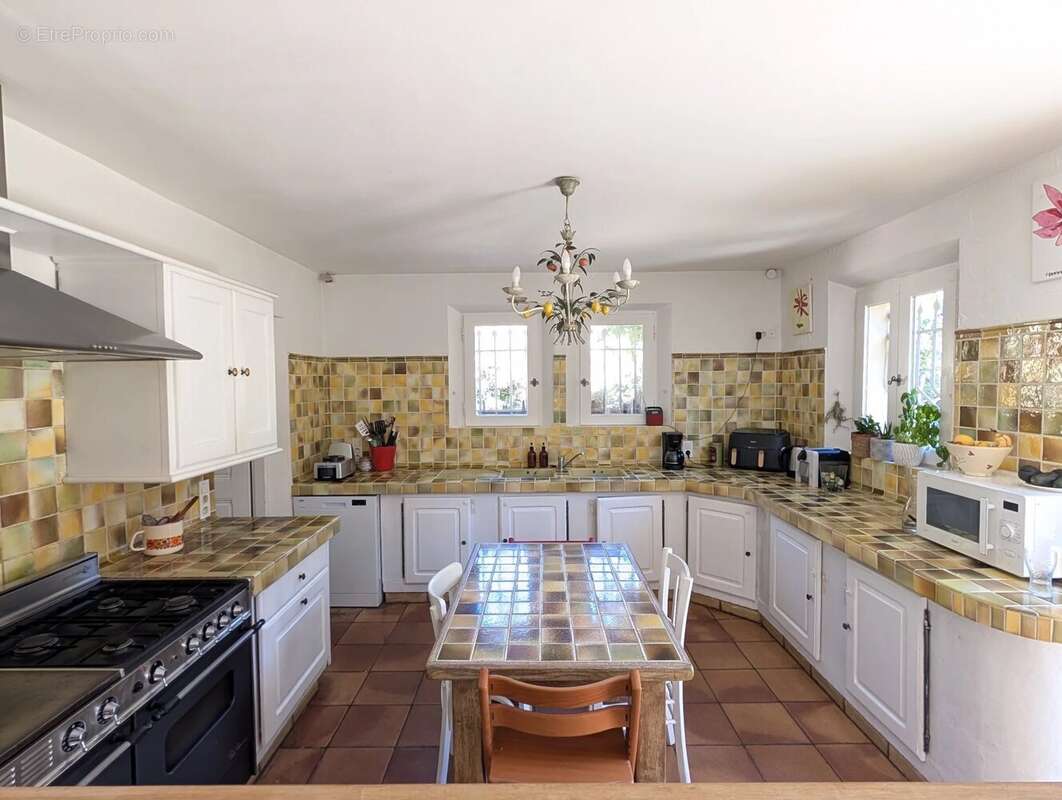 ROQUEFORT LES PINS Maison 5 pièces - 175 m² - Piscine - photo 11