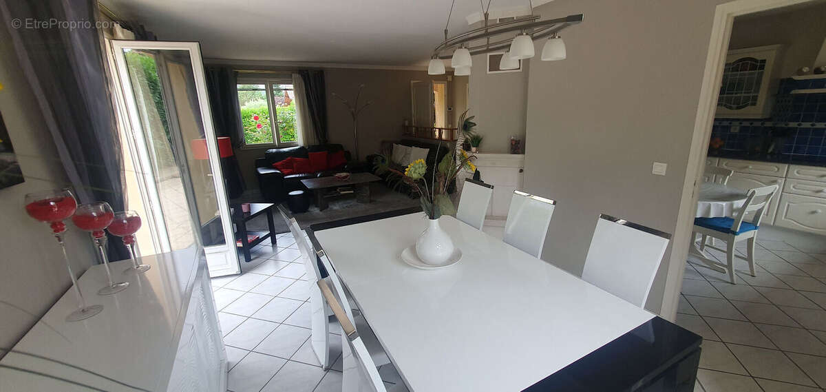 Maison à VETRAZ-MONTHOUX