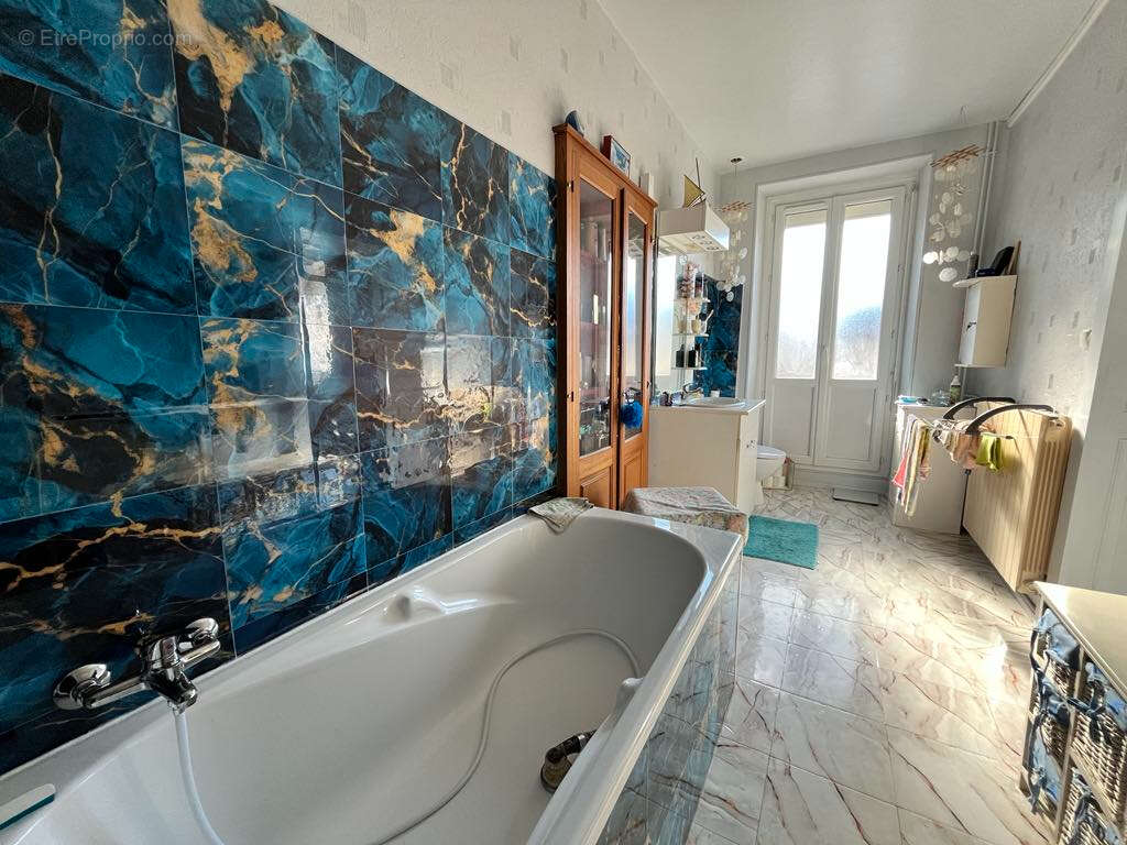 Maison à LA GUERCHE-SUR-L&#039;AUBOIS