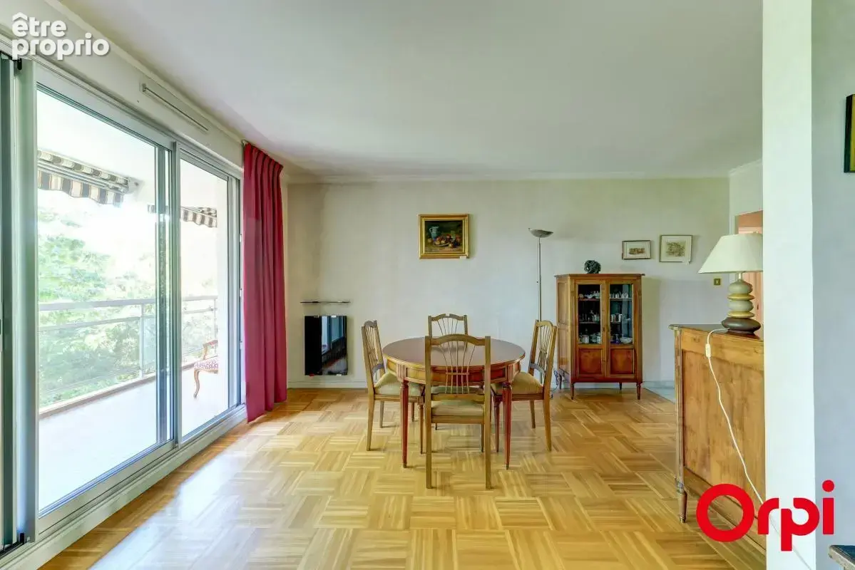 CALUIRE BOURG - T5 de 106,90 m² traversant dans résidence de standing - photo 4