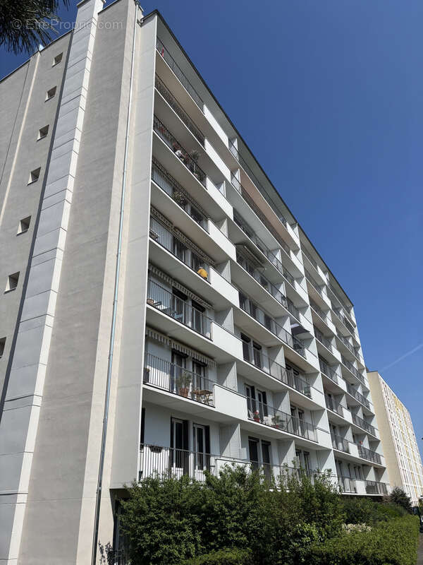 Spacieux T4 avec vue imprenable, garage et ascenseur au cœur de Villefranche-sur-Saône - photo 13