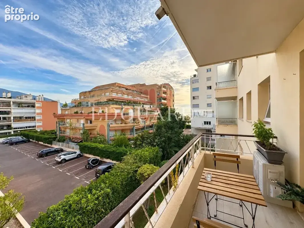 Sur la commune de Roquebrune Cap Martin, en exclusivité petit trois pièces avec balcon et belle vue dégagée - photo 8