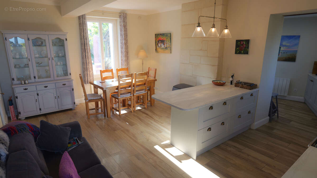 Maison à SAINT-LEGER-DE-MONTBRILLAIS