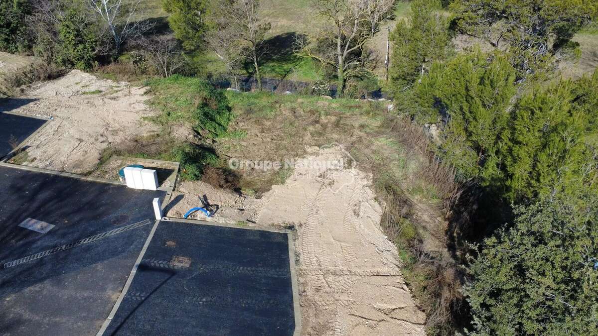 Terrain à CHATEAUNEUF-DE-GADAGNE