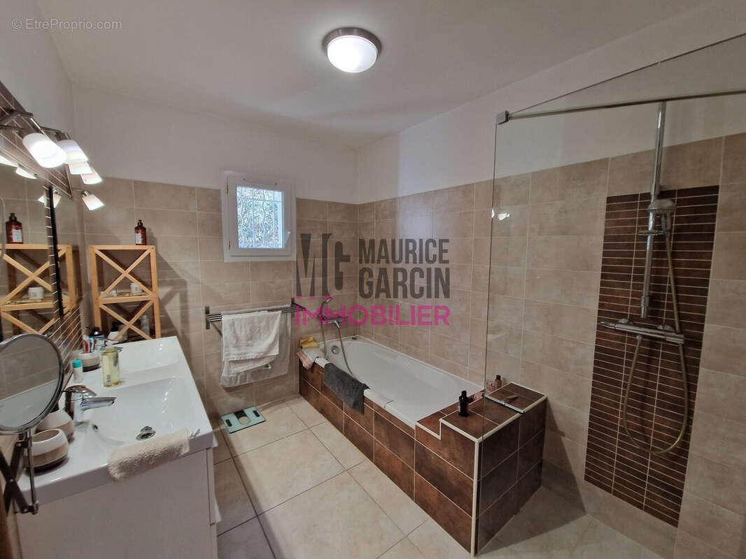 Maison à CABRIERES-D&#039;AVIGNON