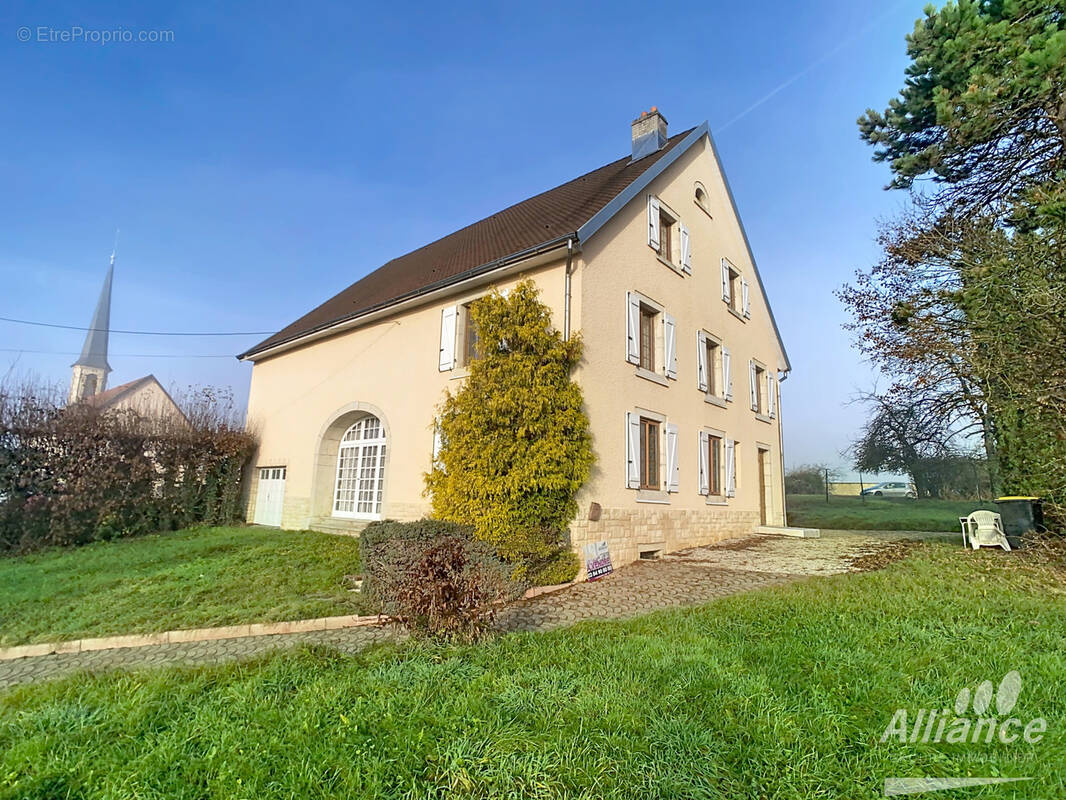 Maison à DAMPIERRE-LES-BOIS