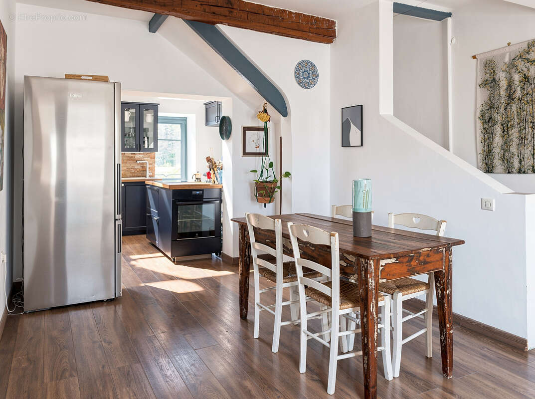 Maison de 115m2 avec garage, terrasse et cave. - photo 5