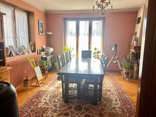 Maison à MONTAGNIEU