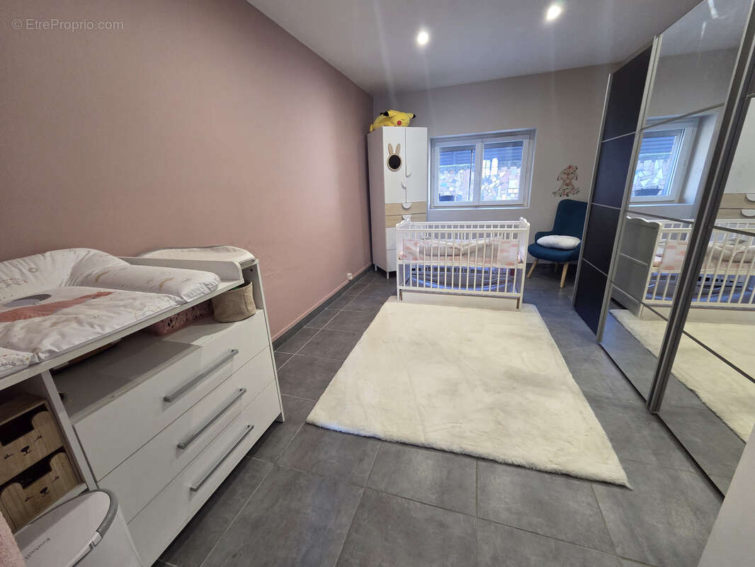 Appartement à REVENTIN-VAUGRIS