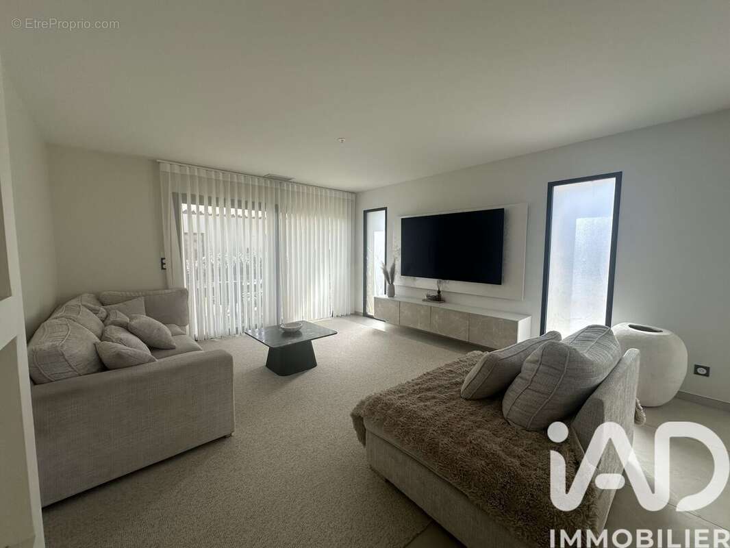 Maison 155 m² à Laudun-L'ardoise  - photo 6