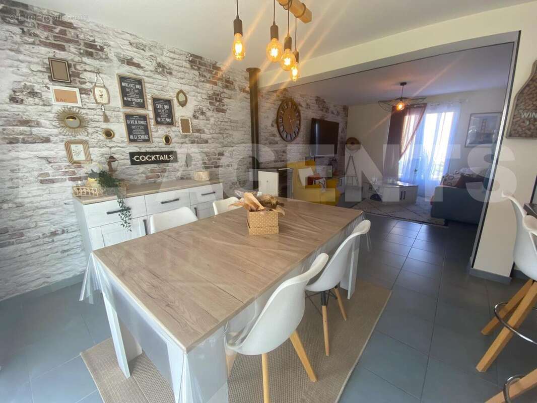 WhatsApp Image 2025-10-14 à 17 - Maison à LA SUZE-SUR-SARTHE