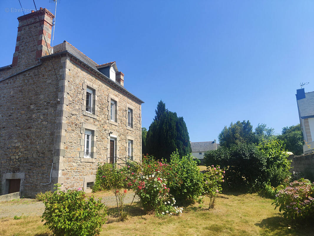 Maison à PLOUMAGOAR