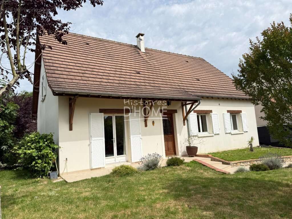 LIVERDY-EN-BRIE – Belle maison de maçon indépendante avec sous-sol total et jardin de 837 m² - photo 2