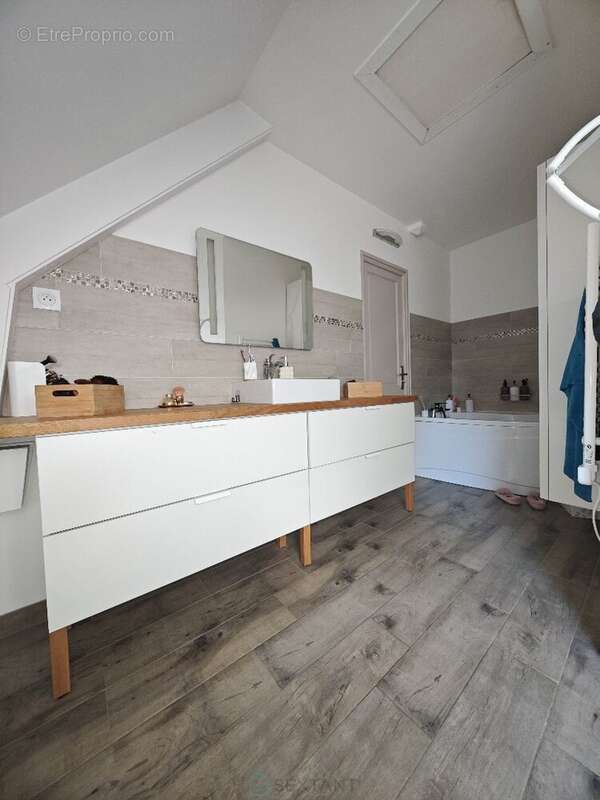 Maison à SAINT-SAUVEUR-SUR-ECOLE